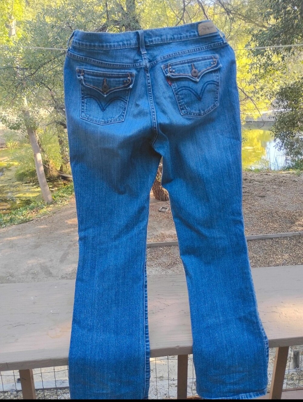 515 Levi's (14) Flattering Fit Boot Cut
